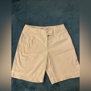 Women’s Nike Khaki Golf Shorts, Size 4. Lightweight, Mid Thigh Length.